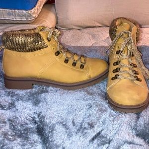 Boots size 8